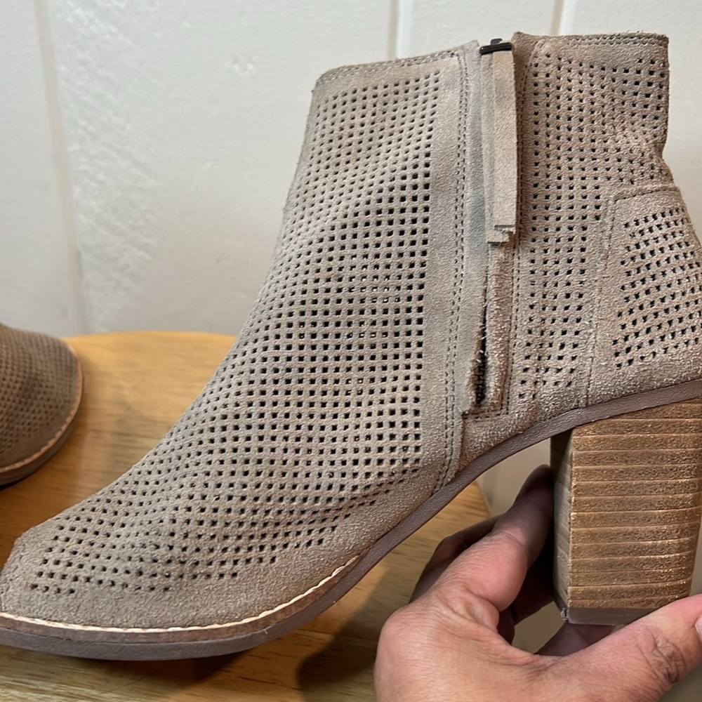 TOMS SUEDE LEATHER CHELSEA BOOTS - Picture 9 of 11